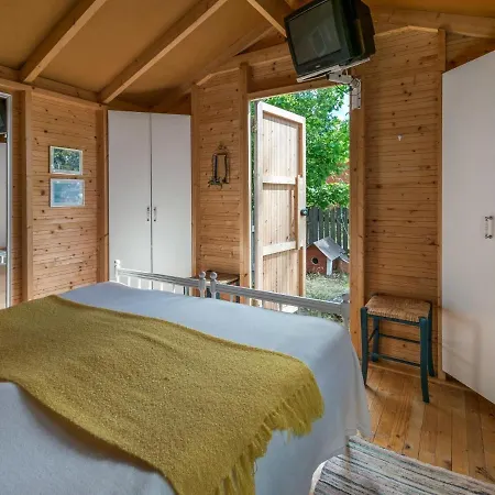 Lampaluodon Punainen Tupa By Interhome
